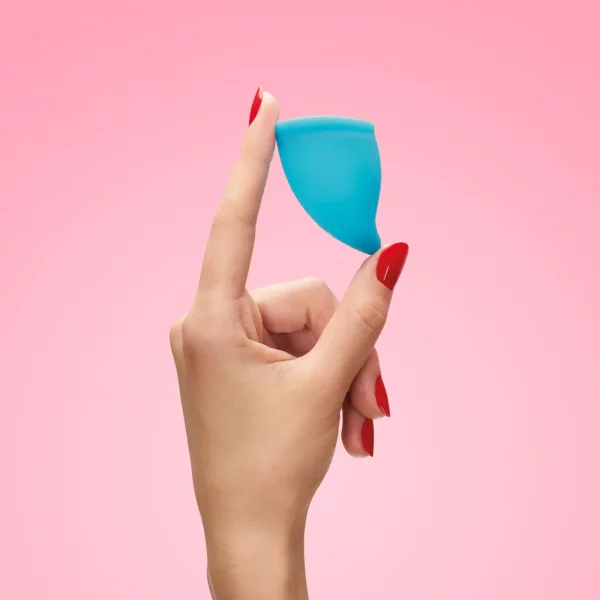 FUN-CUP-SIZE-A-turquoise_Menstrual-Cup-Handshot